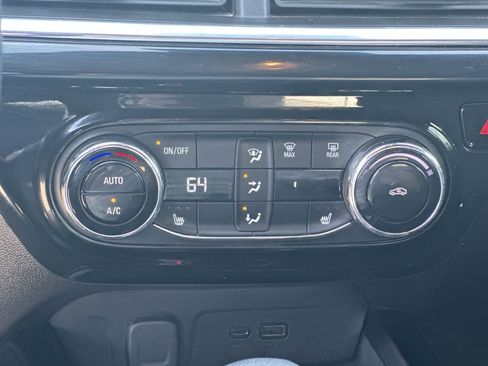 Used 2024 Chevrolet Trax RS w/ Sunroof Package FWD image 19