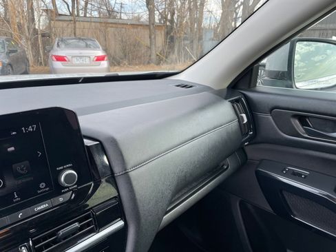 Used 2025 Nissan Pathfinder SV image 34