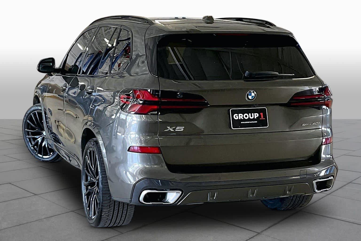 Used 2024 BMW X5 sDrive40i w/ M Sport Package RWD image 11
