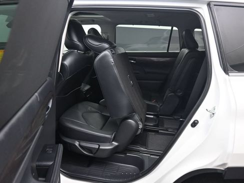 Used 2021 Toyota Highlander Limited AWD/4WD image 39