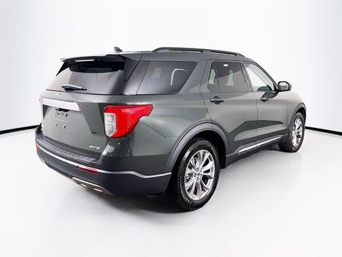 Used 2022 Ford Explorer XLT w/ Equipment Group 202A image 7