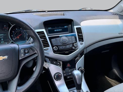 Used 2013 Chevrolet Cruze LS FWD image 7