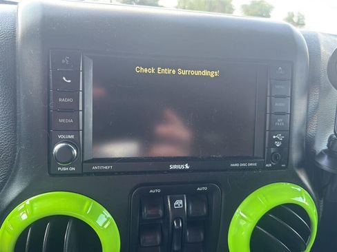 Used 2017 Jeep Wrangler Unlimited Sahara w/ Dual Top Group AWD/4WD image 32
