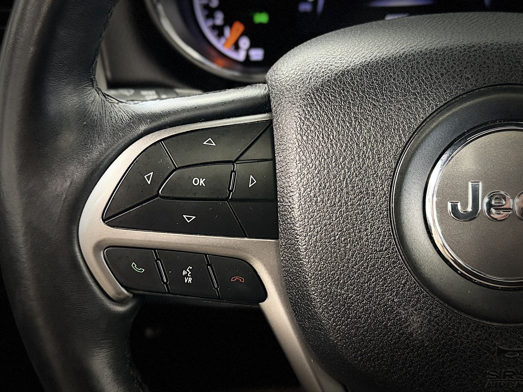 Used 2018 Jeep Grand Cherokee Altitude AWD/4WD image 20