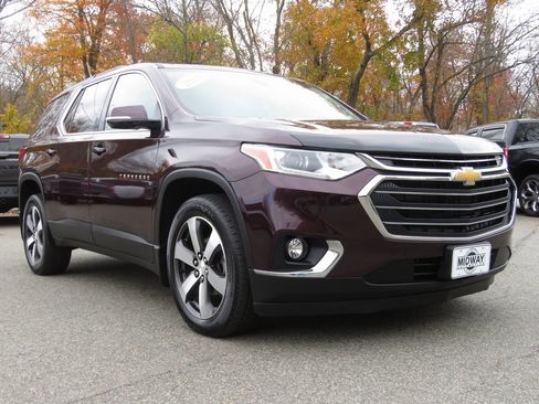 Used 2019 Chevrolet Traverse LT w/ LT Premium Package image 4