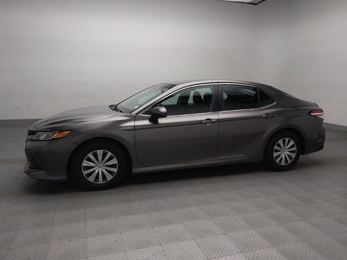 Used 2018 Toyota Camry LE FWD image 2
