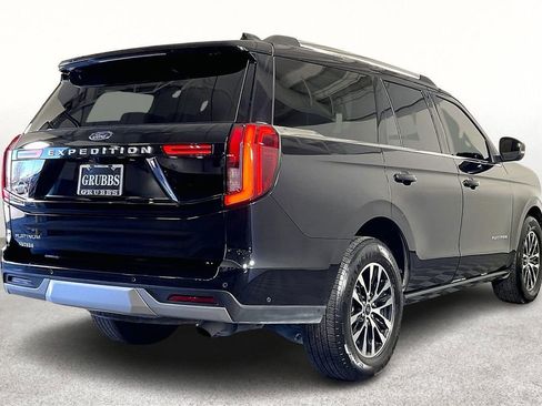 Used 2025 Ford Expedition Platinum image 2