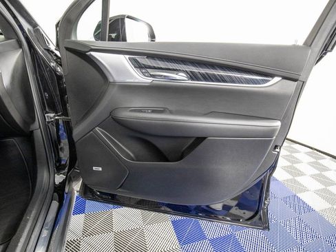Used 2025 Cadillac XT6 Premium Luxury image 17