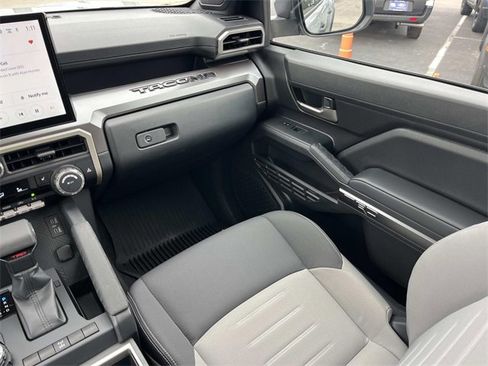Used 2025 Toyota Tacoma TRD Off-Road image 16