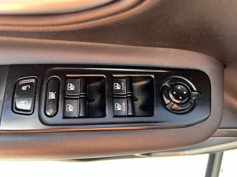 Used 2022 Jeep Renegade Latitude AWD/4WD image 12