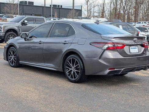 Used 2021 Toyota Camry SE image 7