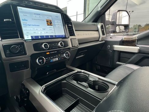 Used 2022 Ford F250 Lariat w/ Lariat Value Package image 40