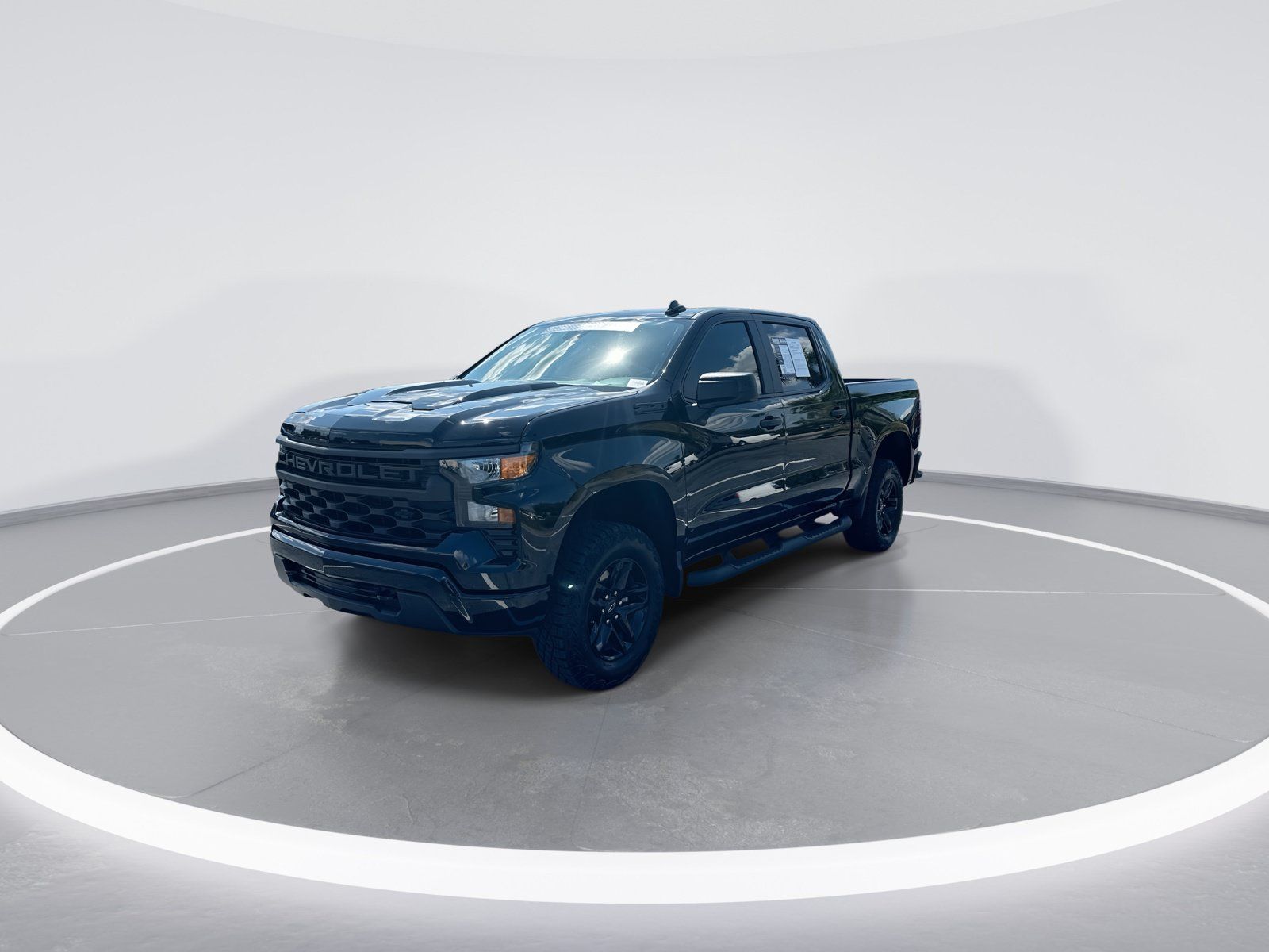 Used 2026 Chevrolet Silverado 1500 Custom Trail Boss w/ Midnight Edition AWD/4WD image 5