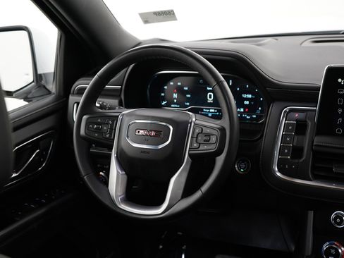Used 2024 GMC Yukon XL SLT w/ SLT Luxury Package AWD/4WD image 15
