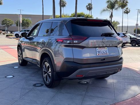 Used 2023 Nissan Rogue SV image 6