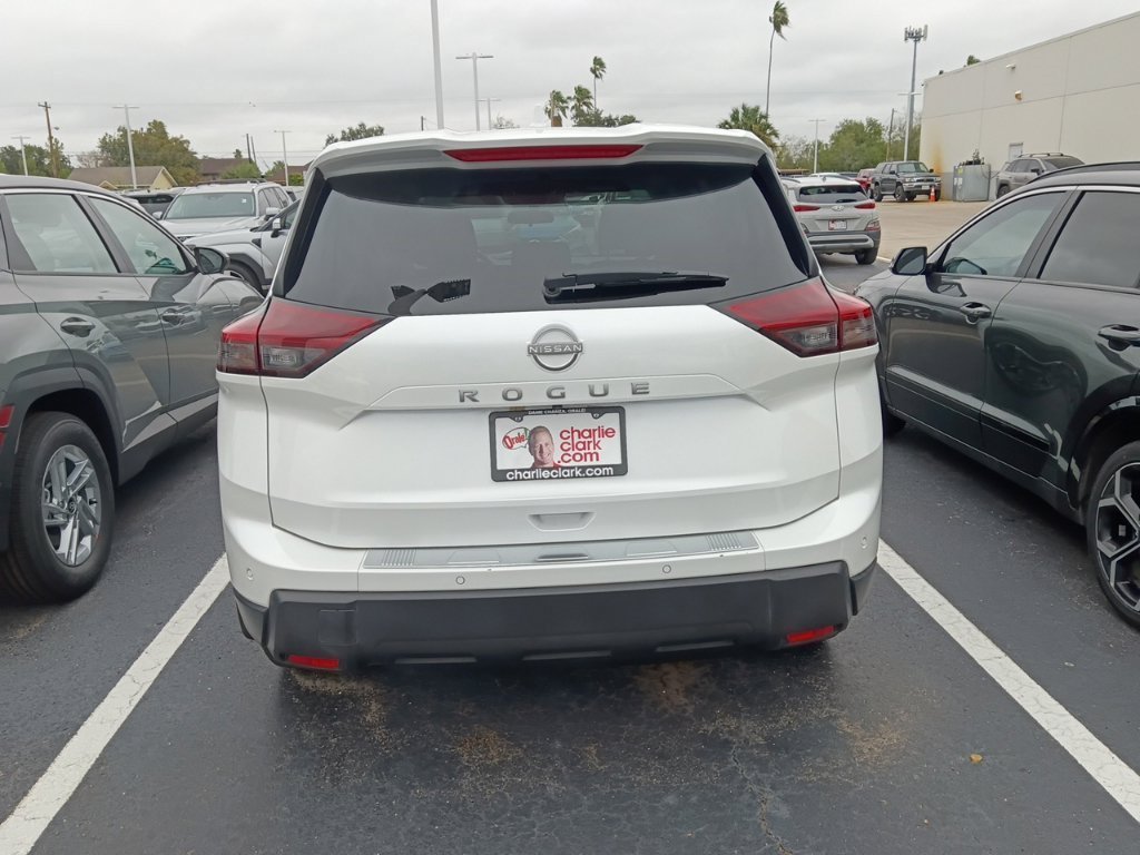 Used 2026 Nissan Rogue SV FWD image 5