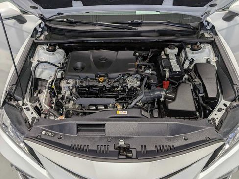 Used 2021 Toyota Camry XLE image 12