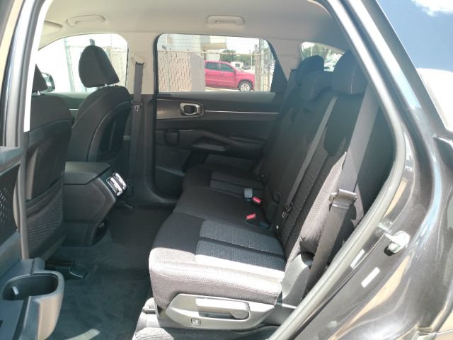 Used 2025 Kia Sorento LX FWD image 18