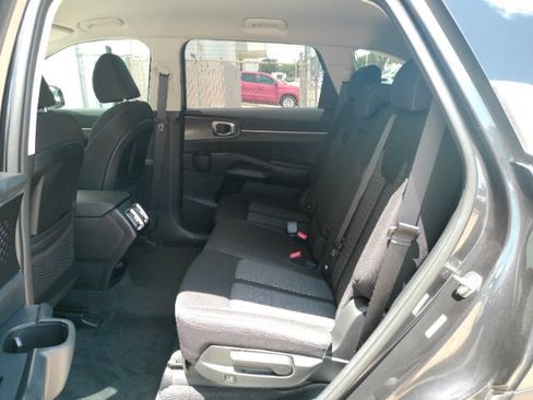 Used 2025 Kia Sorento LX FWD image 18