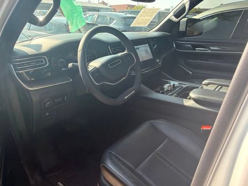 Used 2022 Jeep Wagoneer Series III w/ Premium Group I AWD/4WD image 9