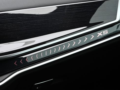 Used 2026 BMW X5 xDrive40i w/ M Sport Package image 28