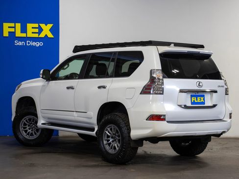 Used 2014 Lexus GX 460 image 3