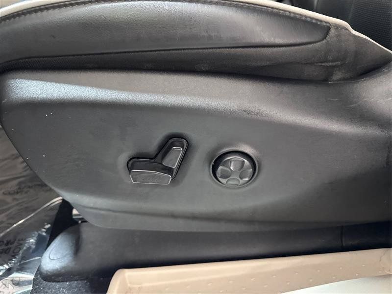 Used 2023 Chrysler Pacifica Limited FWD image 19