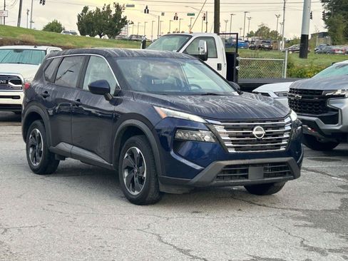 Used 2024 Nissan Rogue SV AWD/4WD image 1