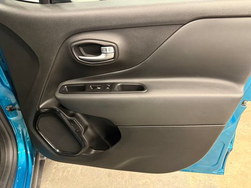 Used 2022 Jeep Renegade Altitude AWD/4WD image 26