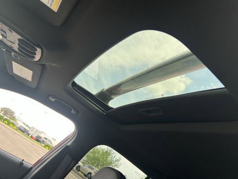 Used 2024 Chevrolet Trax RS w/ Sunroof Package image 22