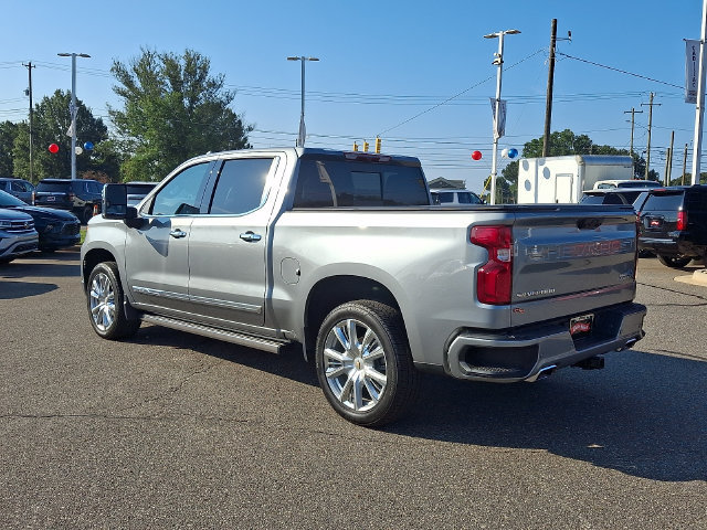Used 2026 Chevrolet Silverado 1500 High Country w/ High Country Premium Package AWD/4WD image 6
