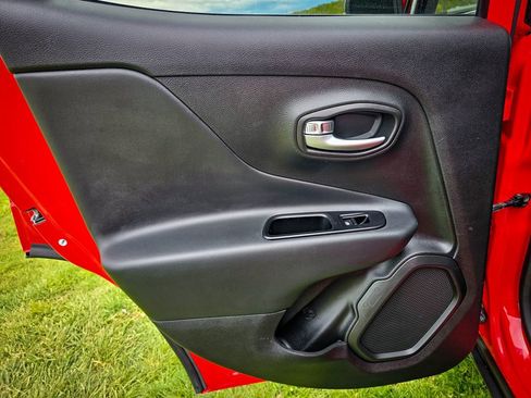 Certified 2022 Jeep Renegade Limited AWD/4WD image 31