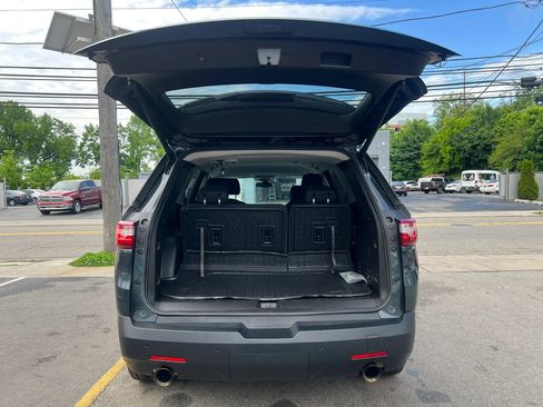 Used 2020 Chevrolet Traverse LT w/ LPO, Floor Liner Package AWD/4WD image 9