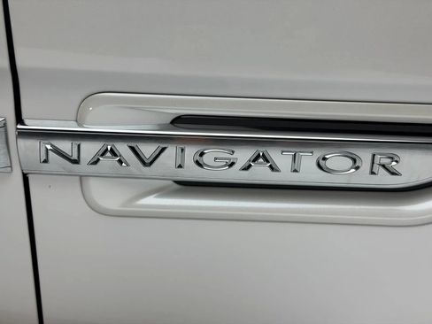 Used 2019 Lincoln Navigator L Reserve AWD/4WD image 9