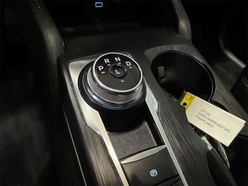 Used 2022 Ford Escape Titanium image 25