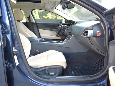 Used 2019 Jaguar XE Premium AWD/4WD image 30