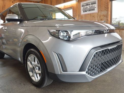 Used 2025 Kia Soul LX FWD image 3