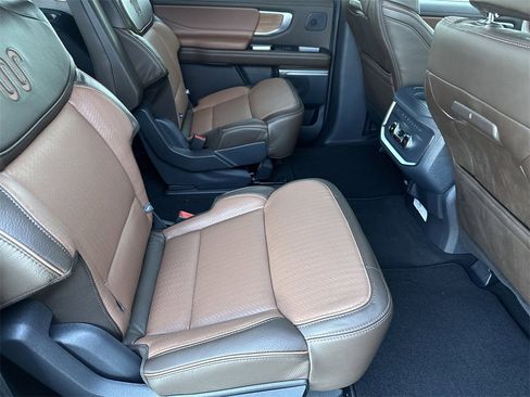 Used 2025 Ford Expedition Max King Ranch image 15