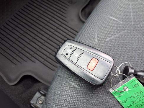 Used 2024 Toyota RAV4 XLE AWD/4WD image 19