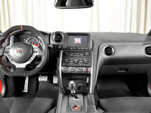 Used 2009 Nissan GT-R Premium AWD/4WD image 22