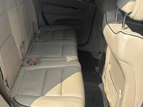 Used 2014 Jeep Grand Cherokee Overland w/ Advanced Technology Group AWD/4WD image 24