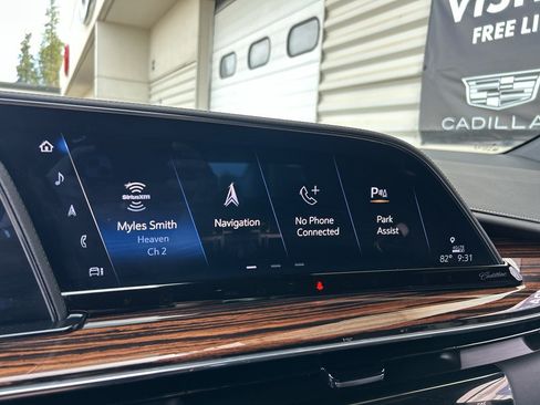 Used 2022 Cadillac Escalade Luxury w/ LPO, Floor Liner Package AWD/4WD image 20