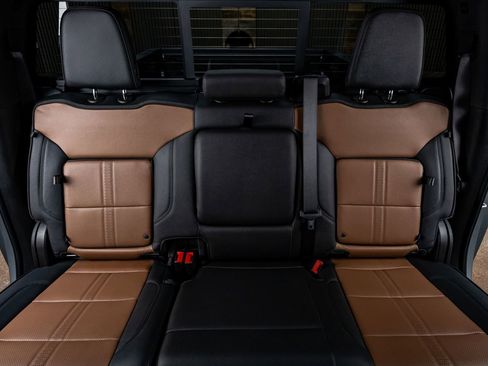 Used 2024 Chevrolet Silverado 2500 High Country w/ High Country Premium Package AWD/4WD image 36