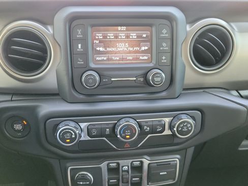 Used 2018 Jeep Wrangler Unlimited Sport S AWD/4WD image 22