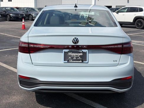Used 2026 Volkswagen Jetta SE FWD image 6