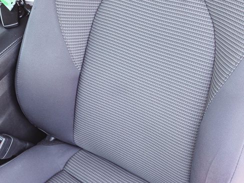 Used 2021 Toyota Highlander L FWD image 23