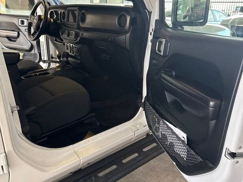 Used 2021 Jeep Gladiator Sport AWD/4WD image 7
