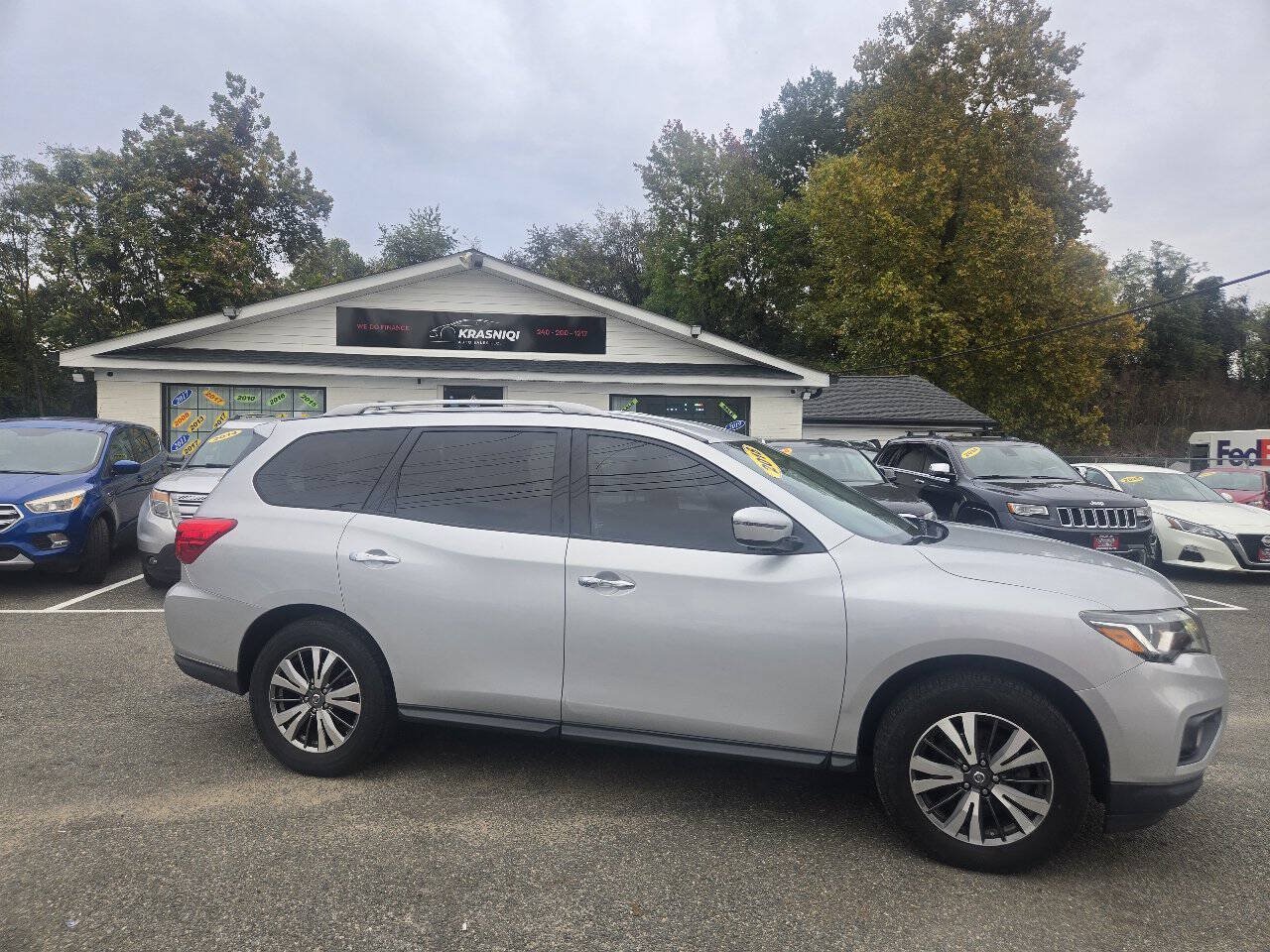 Used 2018 Nissan Pathfinder SV w/ SV Tech Package AWD/4WD image 5