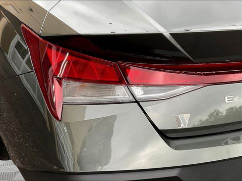 Certified 2024 Hyundai Elantra SE FWD image 23