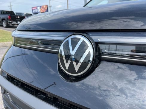 New 2026 Volkswagen Taos SE FWD image 10